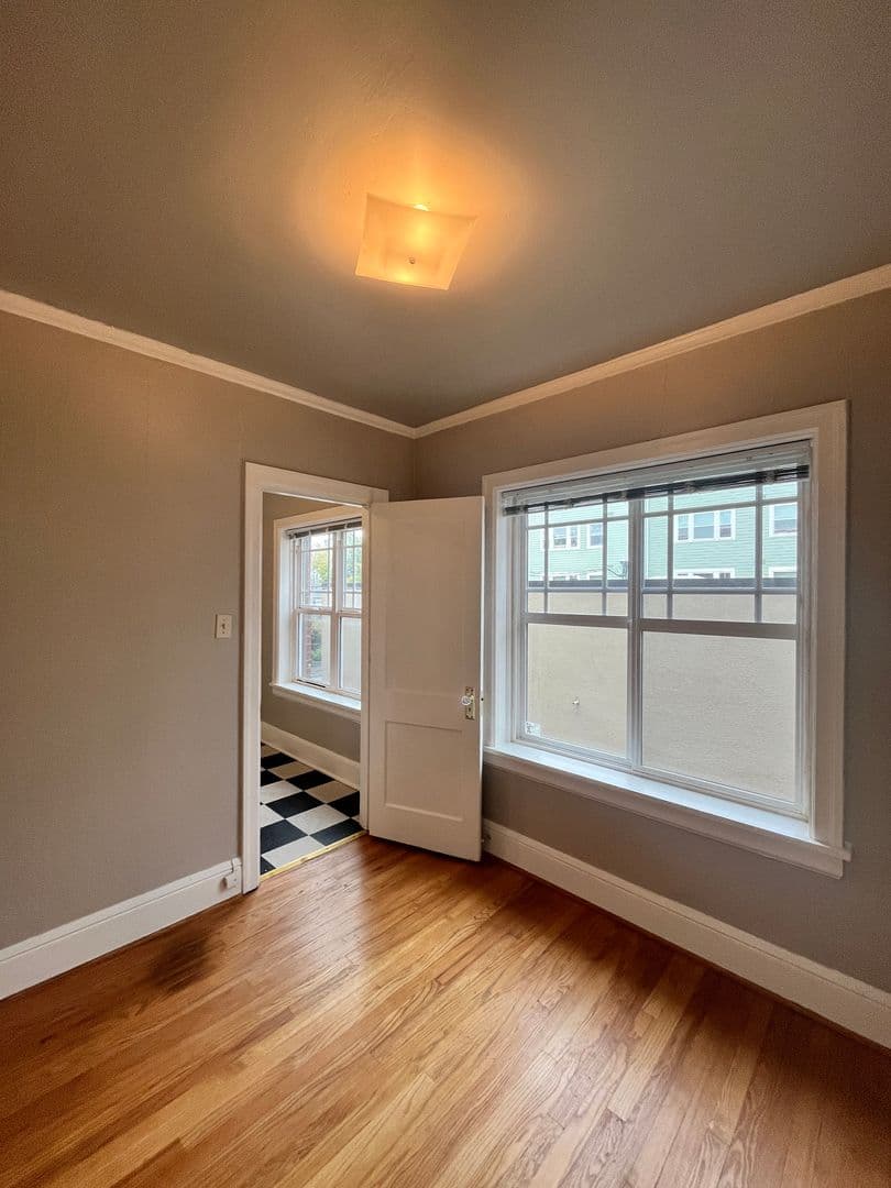Portland Apartment: 1611 SE Belmont St