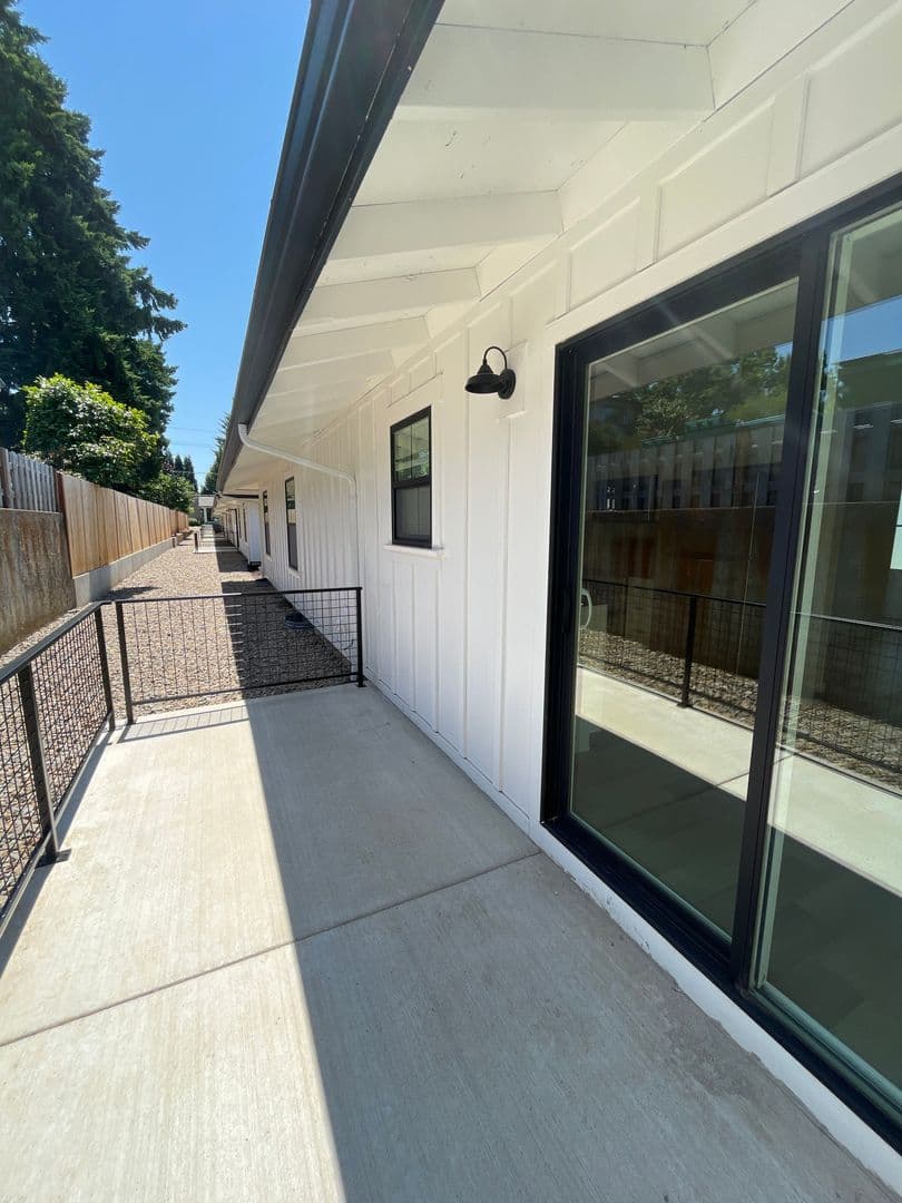 Milwaukie Apartment: 3405 SE Harvey St