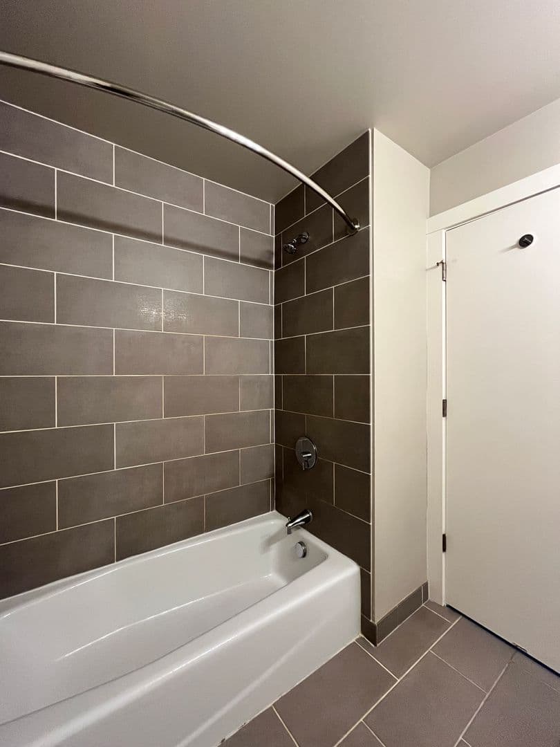 Portland Apartment: 2800 SE Gladstone St