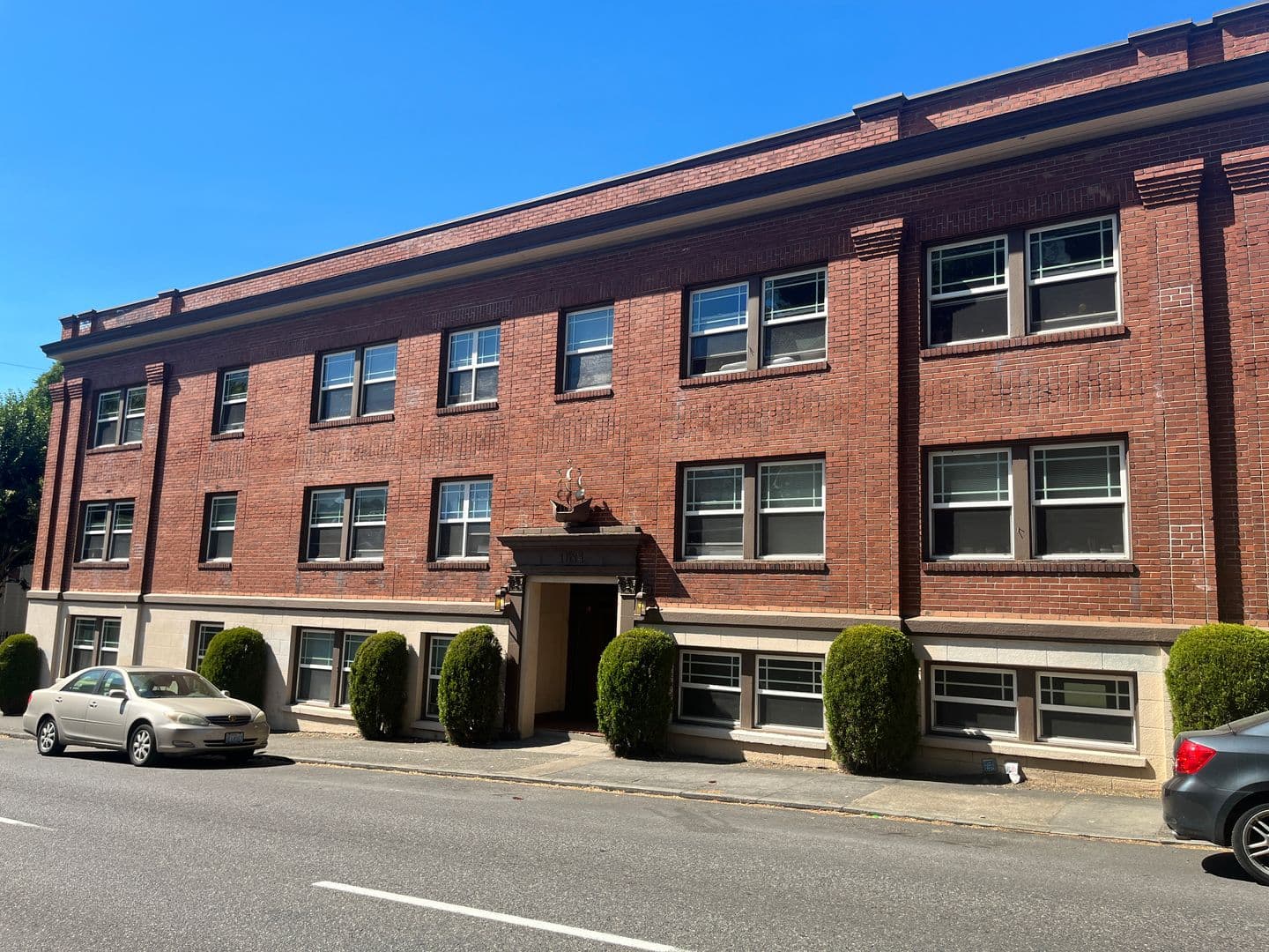 Portland Apartment: 1611 SE Belmont St