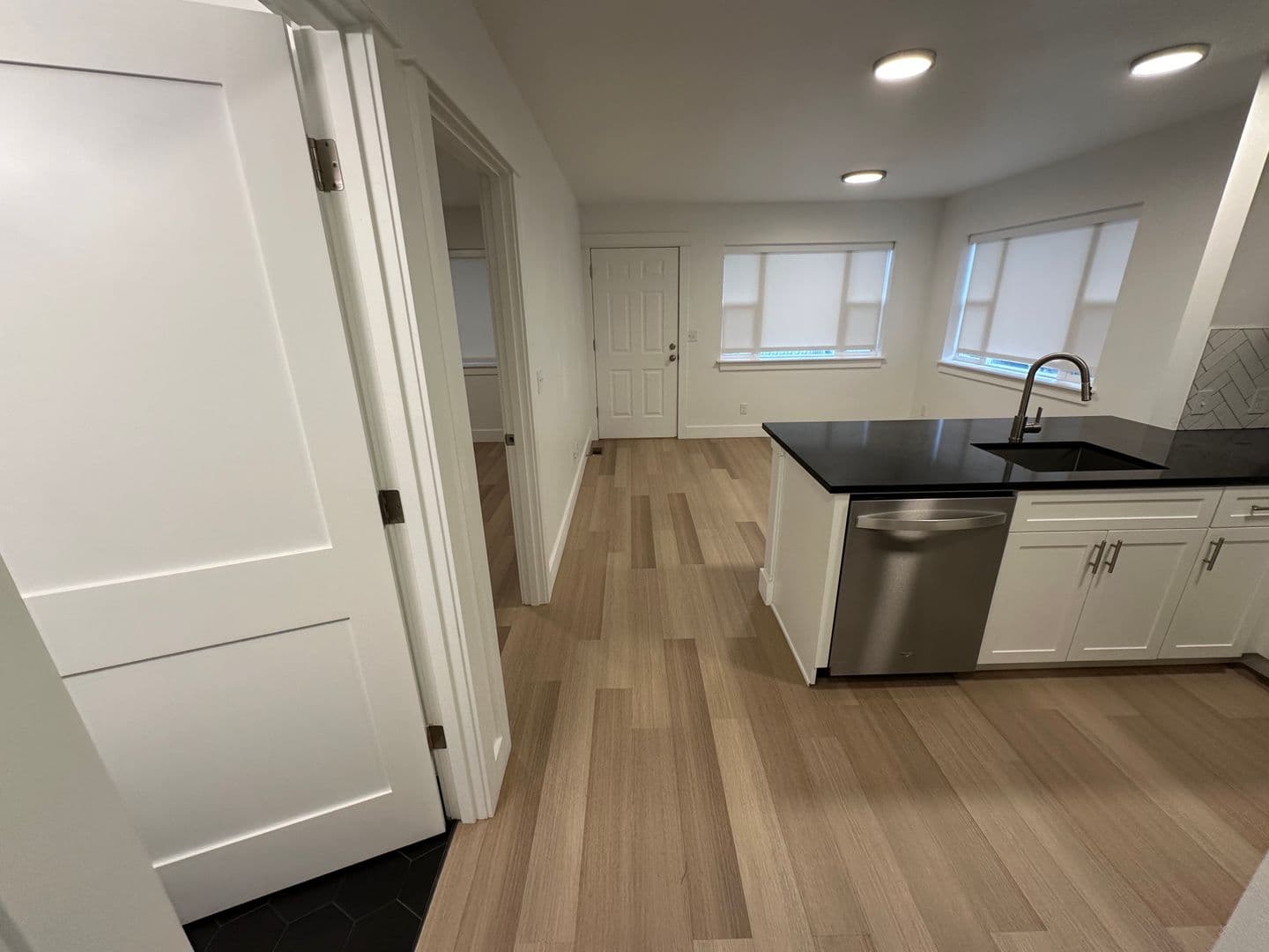 The Dalles Apartment: 1312 W 10th St