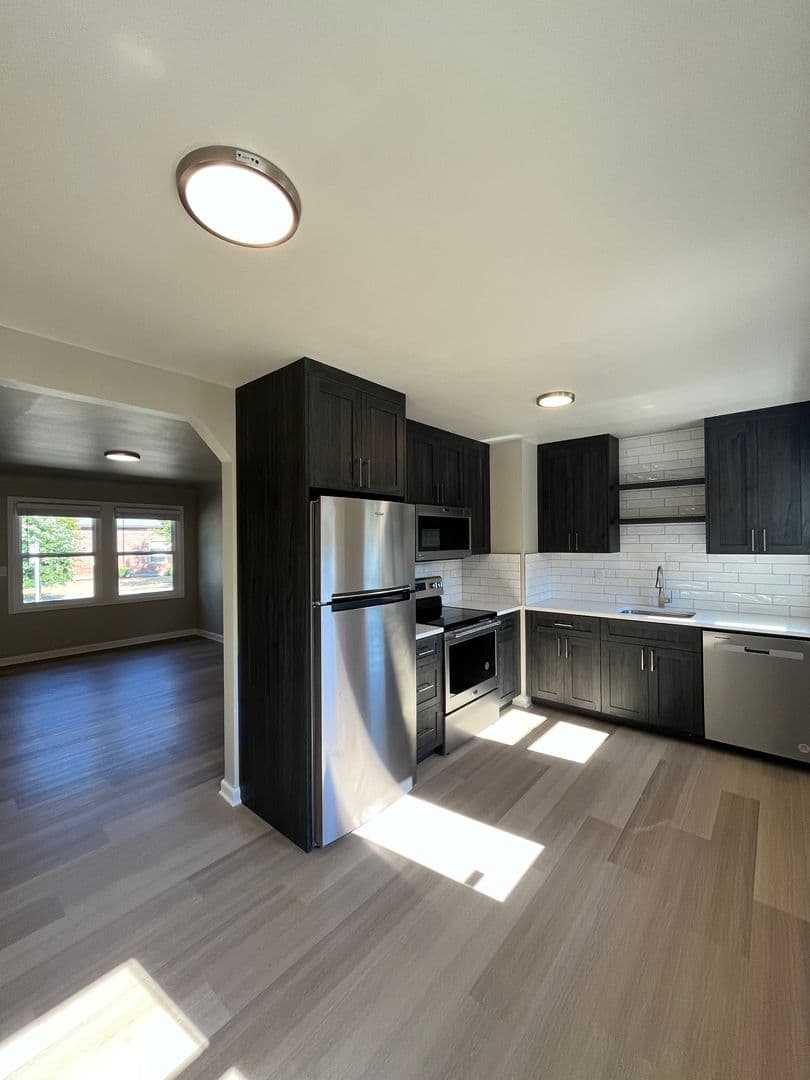Portland Apartment: 7869-7879 SE Milwaukie Ave