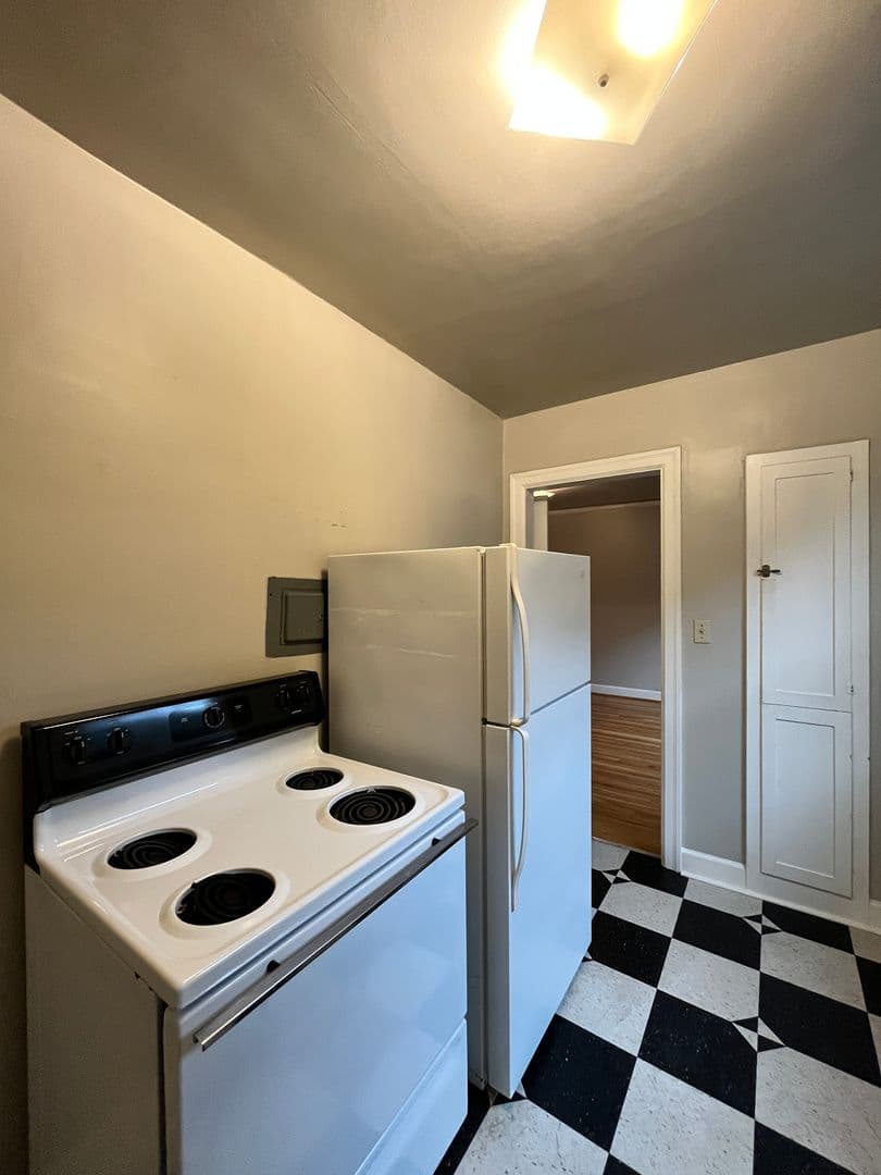 Portland Apartment: 1410 SE Belmont St