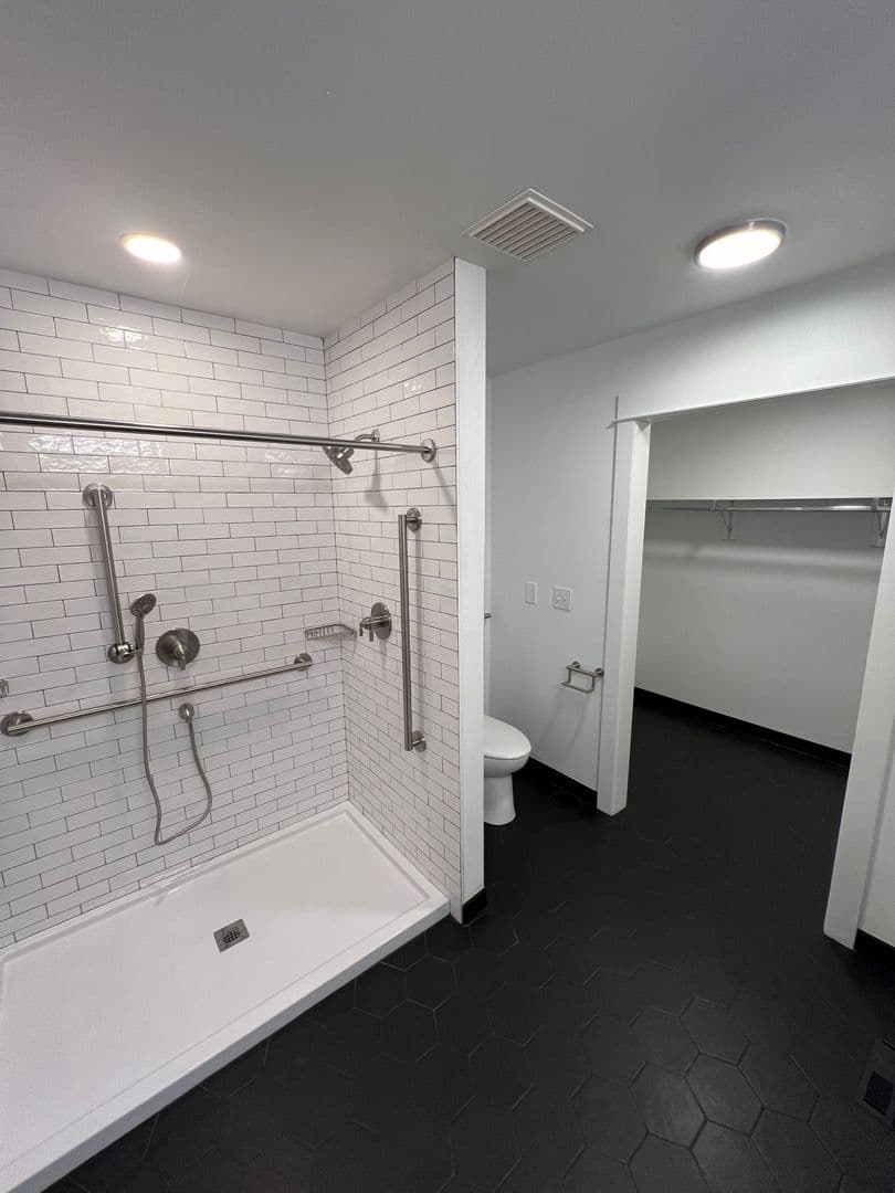 The Dalles Apartment: 1312 W 10th St