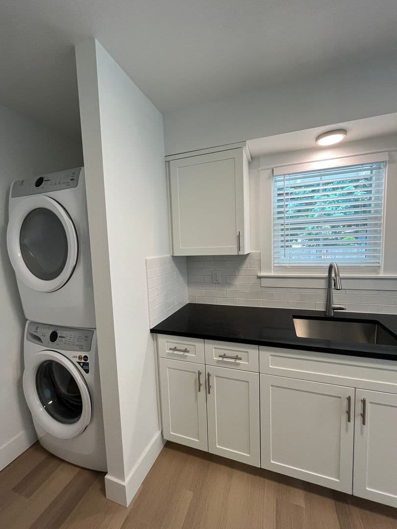 Milwaukie Apartment: 3405 SE Harvey St