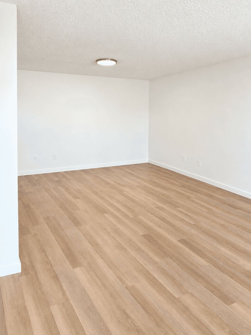 Tulare Apartment: 656/700 E. Prosperity Ave
