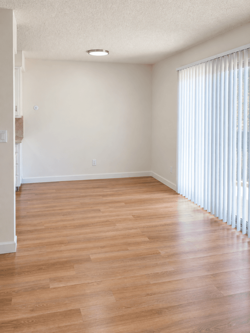 Tulare Apartment: 656/700 E. Prosperity Ave