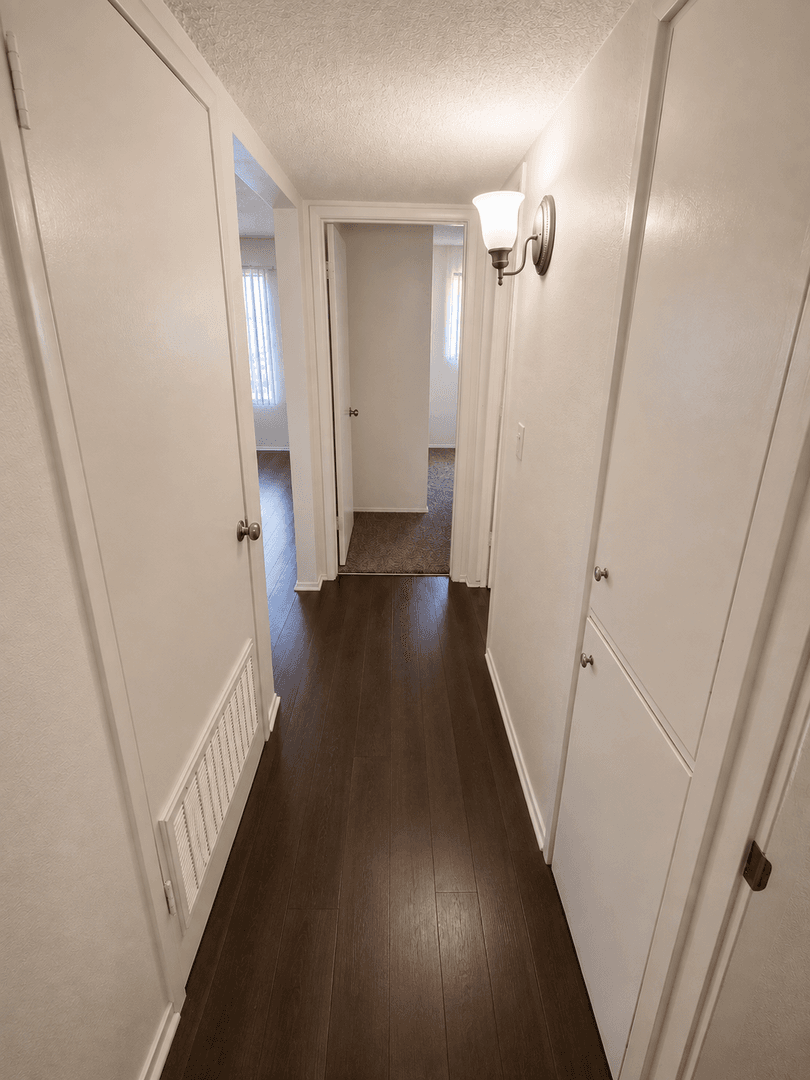 Tulare Apartment: 656/700 E. Prosperity Ave