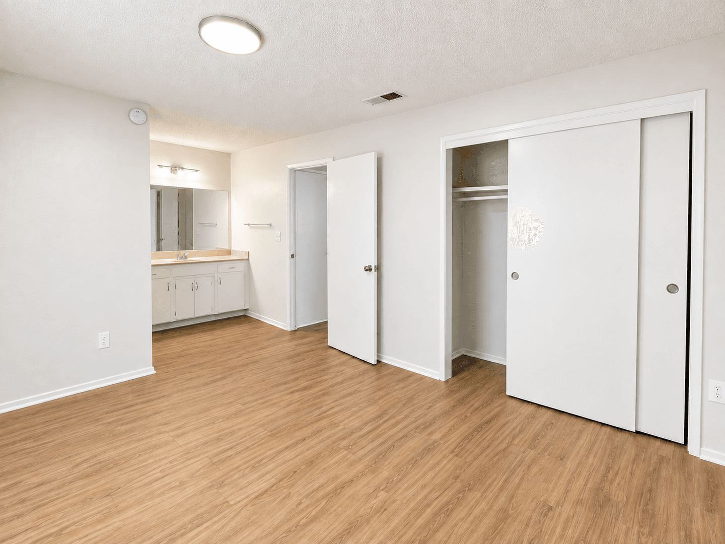 Tulare Apartment: 656/700 E. Prosperity Ave