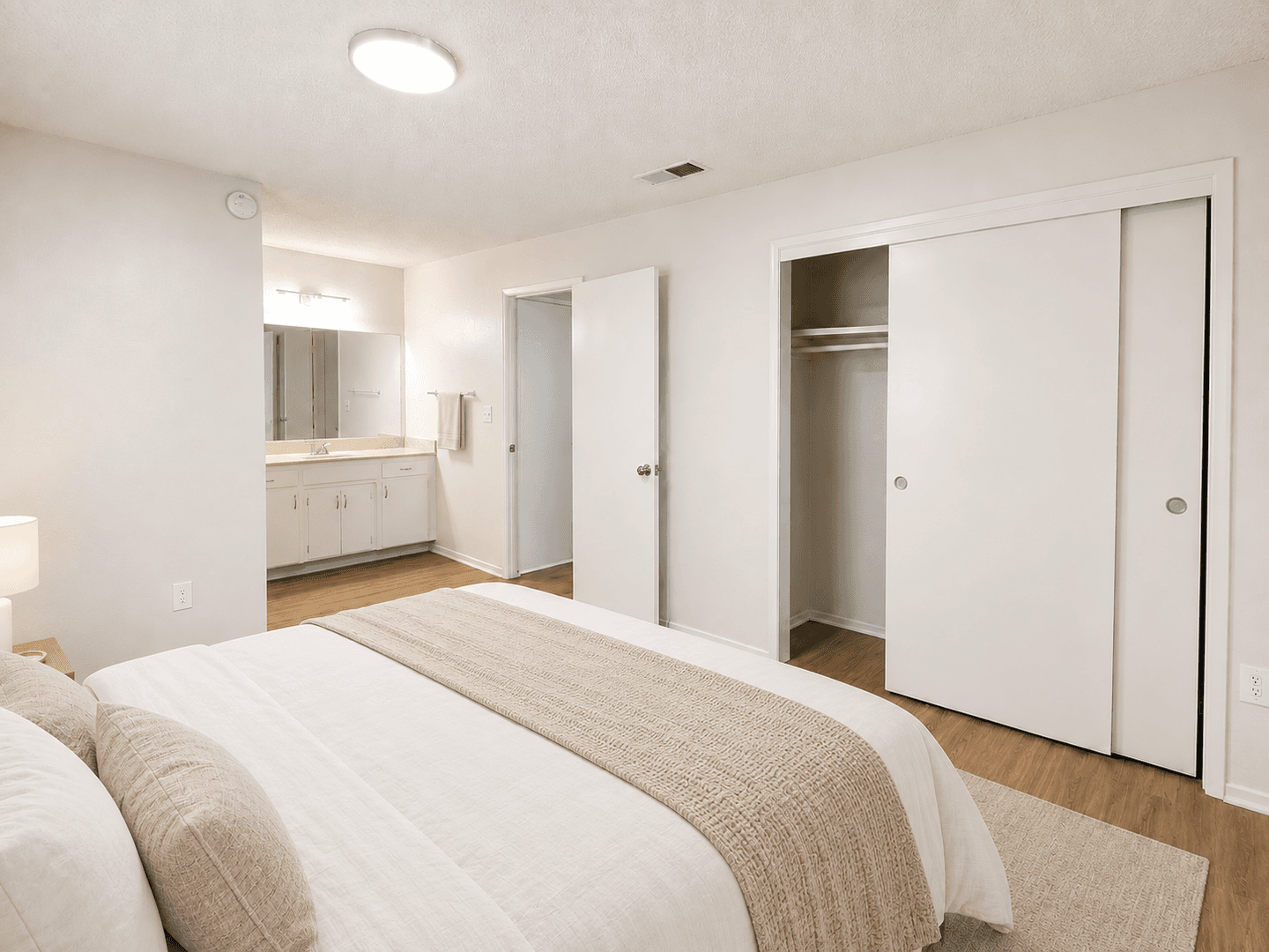 Tulare Apartment: 656/700 E. Prosperity Ave