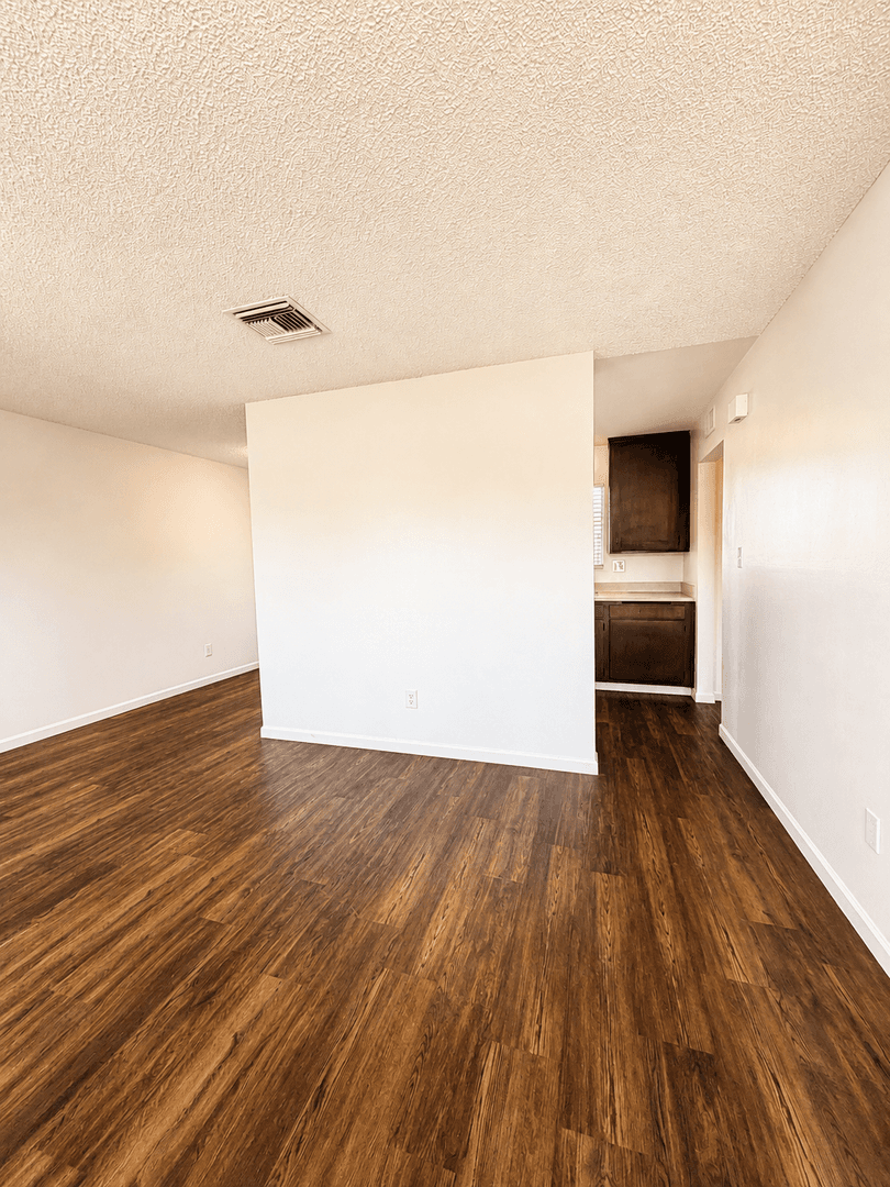 Bakersfield Apartment: 1405 White Lane