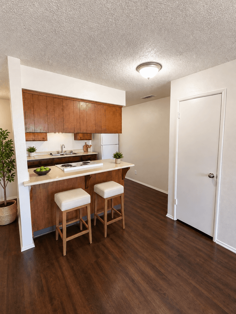 Tulare Apartment: 656/700 E. Prosperity Ave