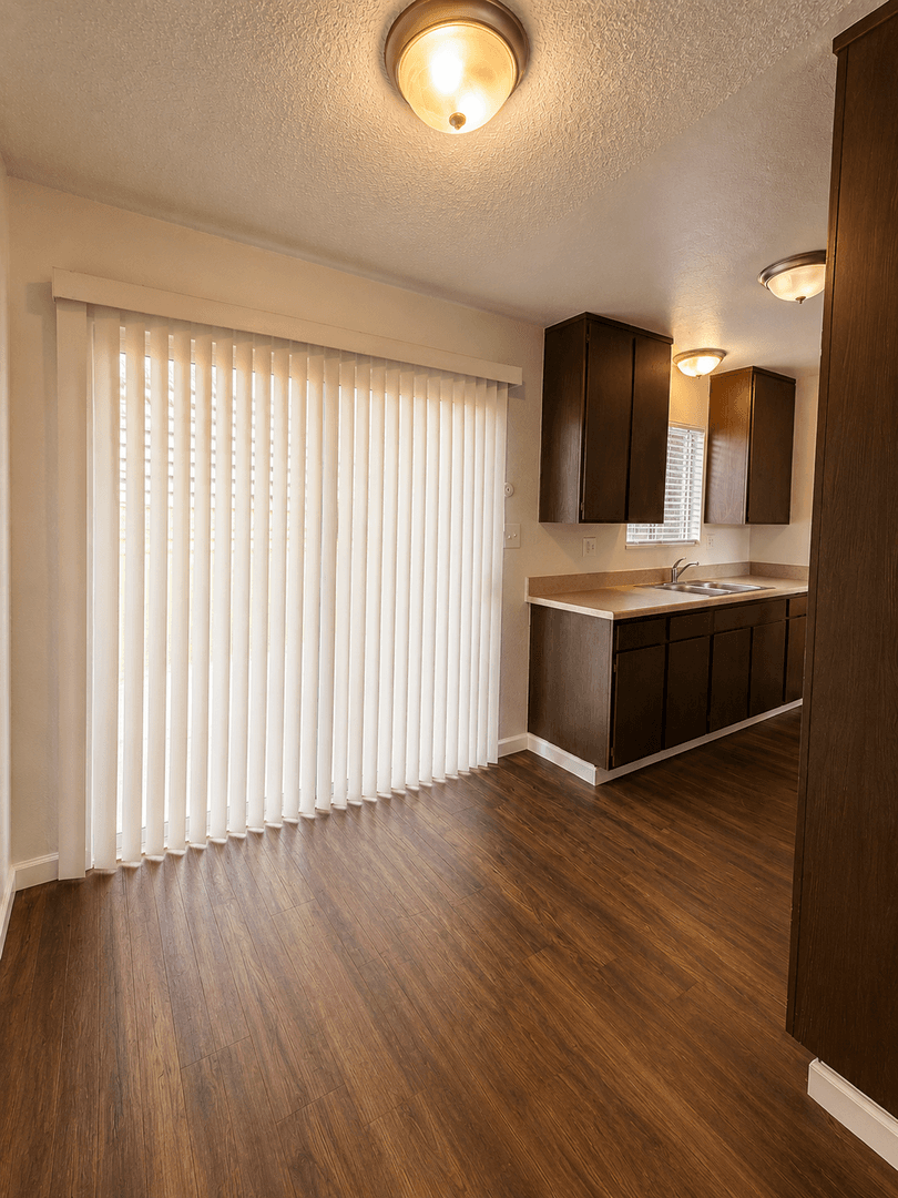 Bakersfield Apartment: 1405 White Lane