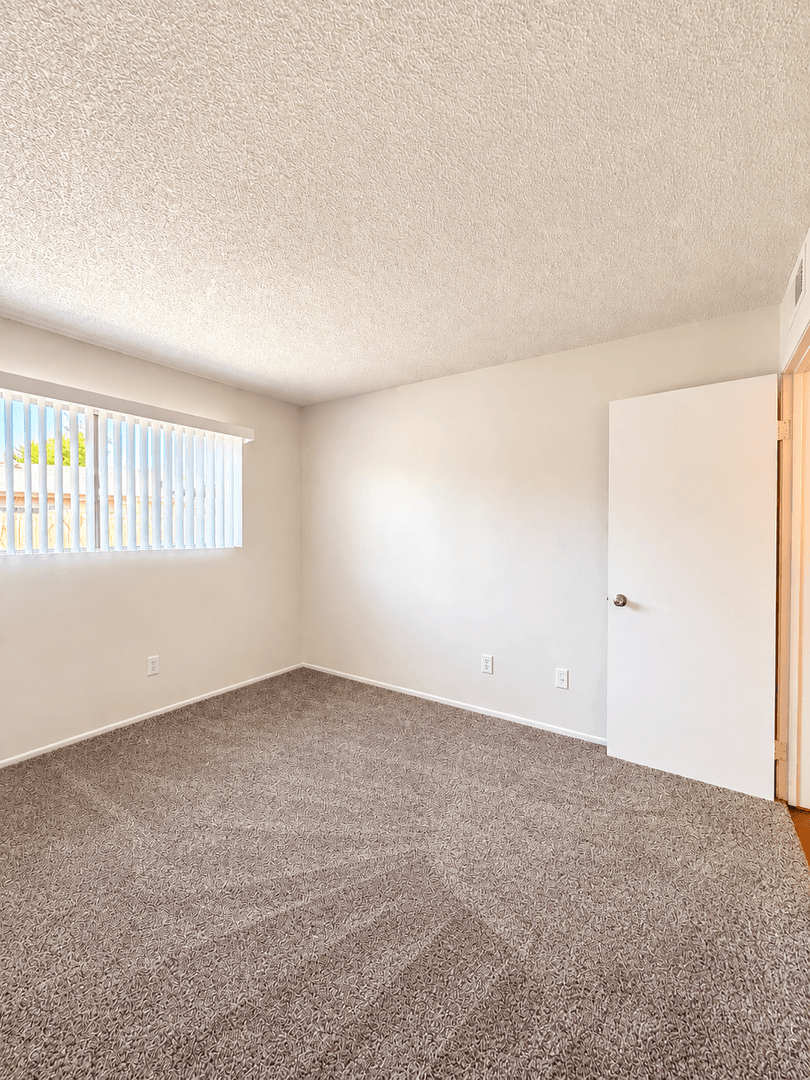 Bakersfield Apartment: 1405 White Lane