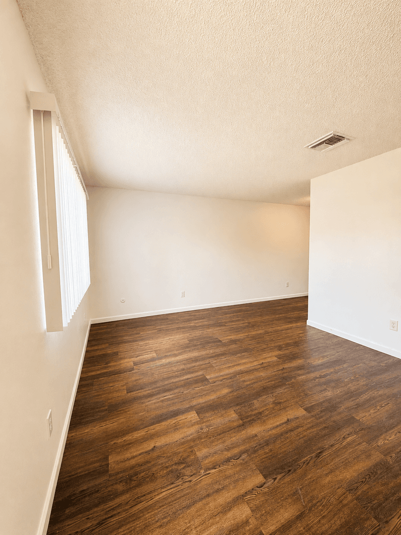 Bakersfield Apartment: 1405 White Lane