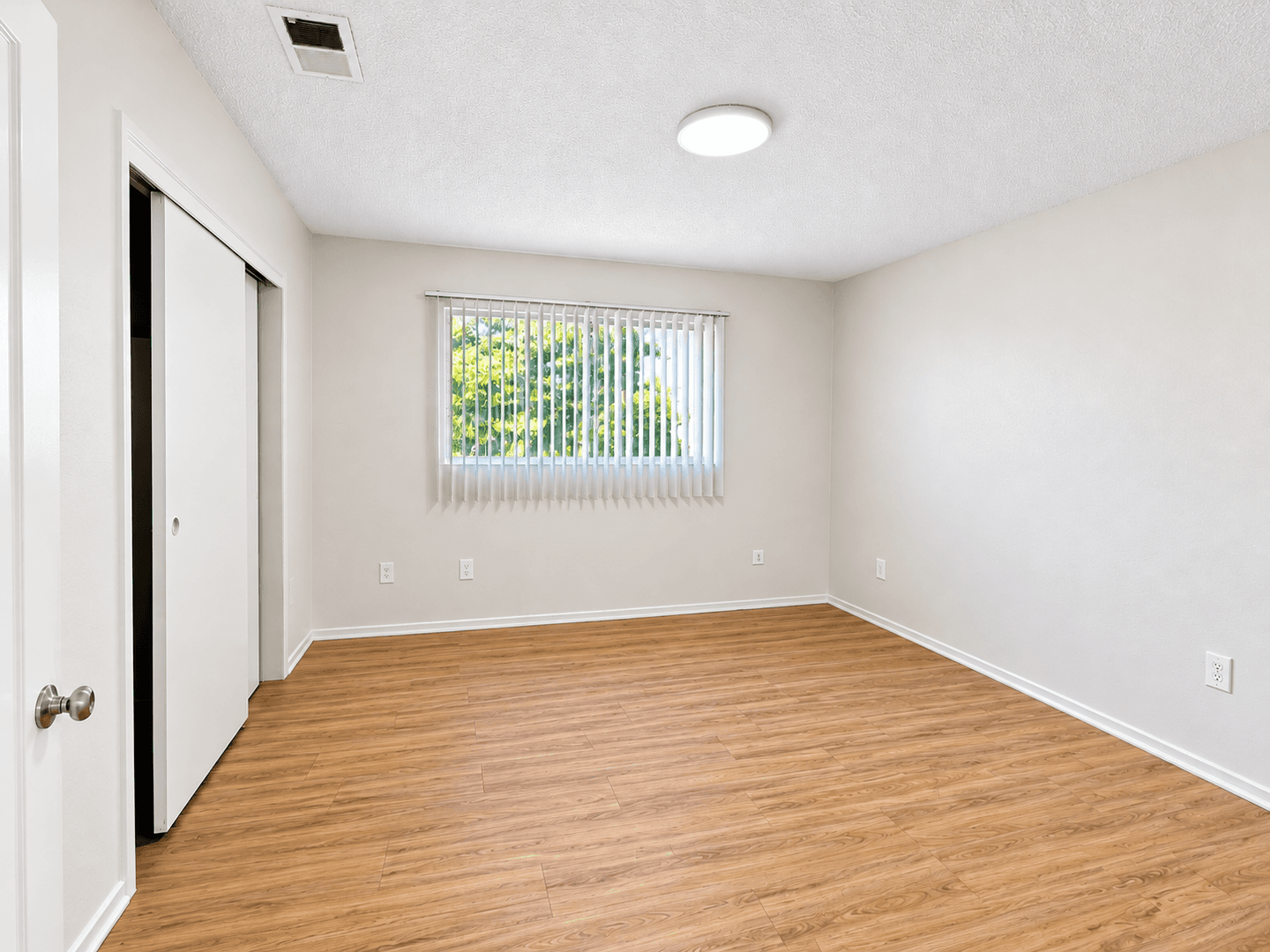 Tulare Apartment: 656/700 E. Prosperity Ave