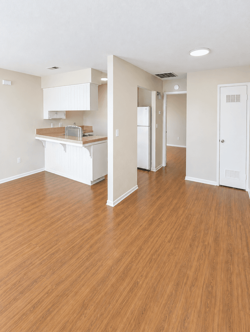 Tulare Apartment: 656/700 E. Prosperity Ave