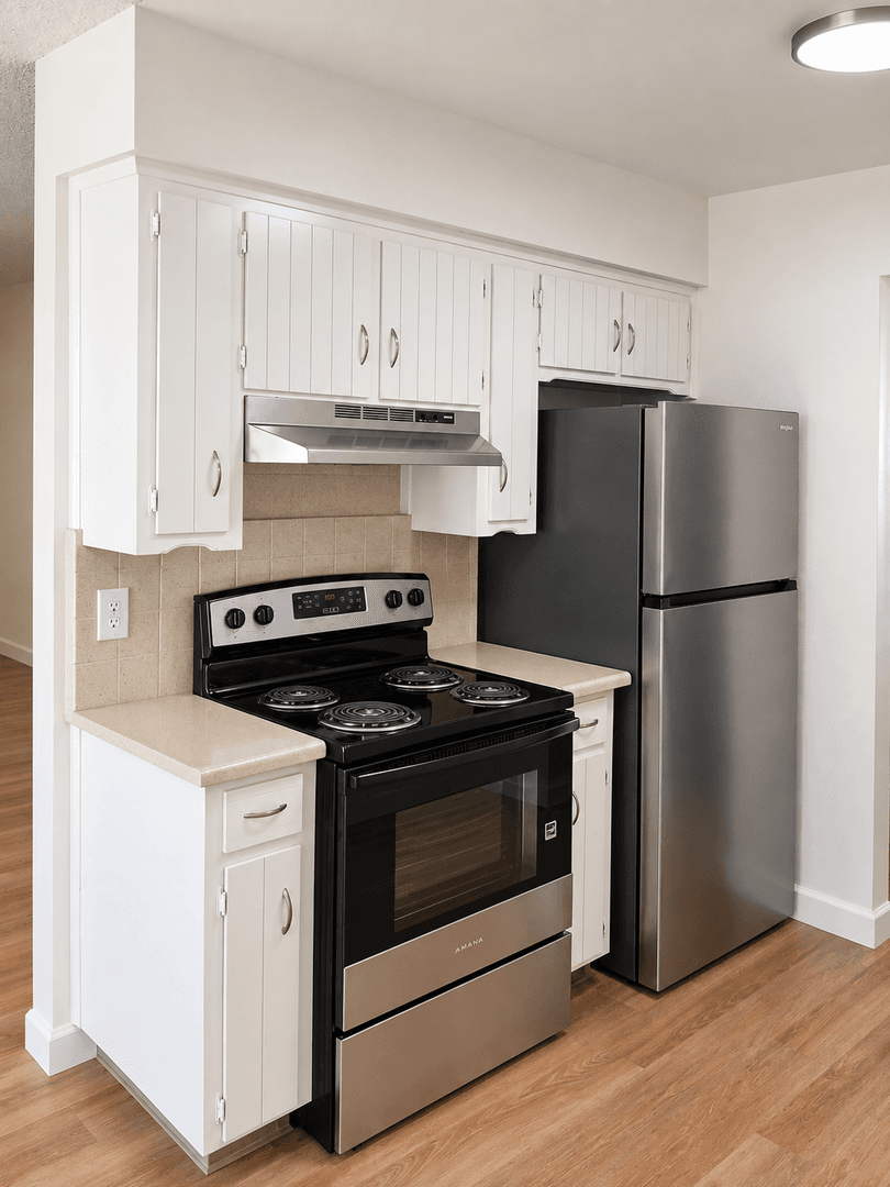 Tulare Apartment: 656/700 E. Prosperity Ave