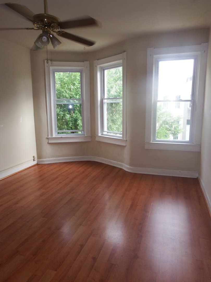 Baltimore House: 809 Powers St.