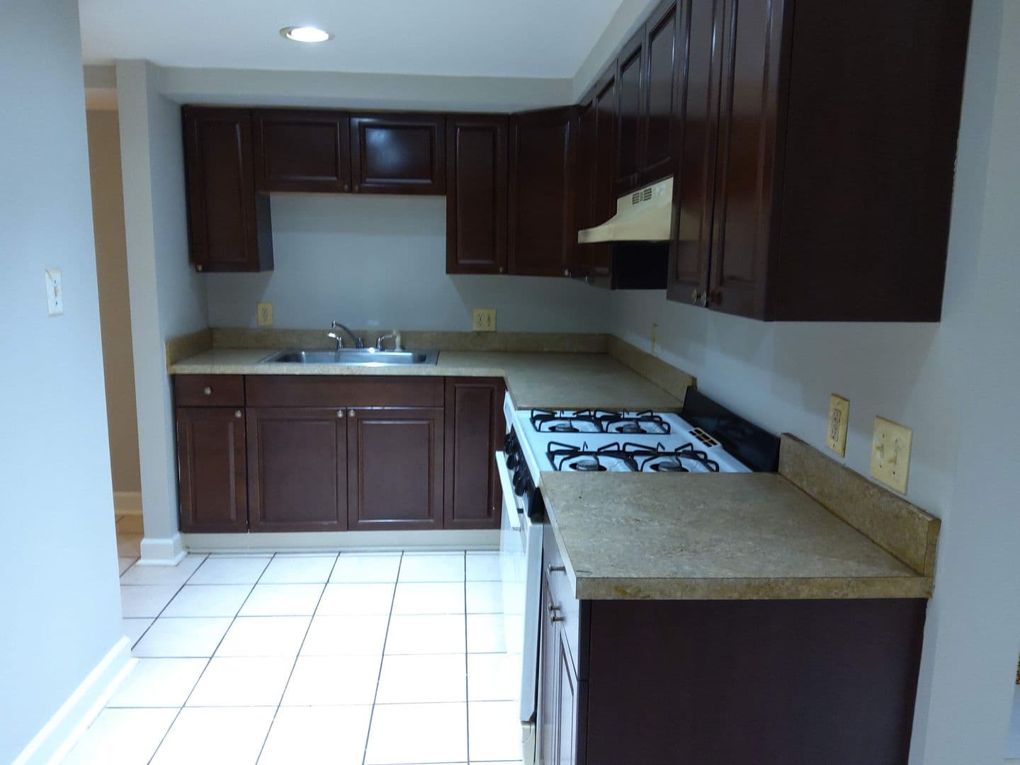 Baltimore Apartment: 3040 St. Paul St.