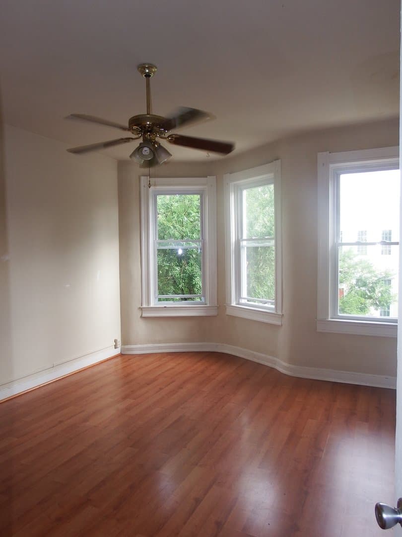 Baltimore House: 809 Powers St.