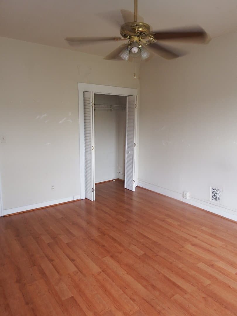 Baltimore House: 809 Powers St.