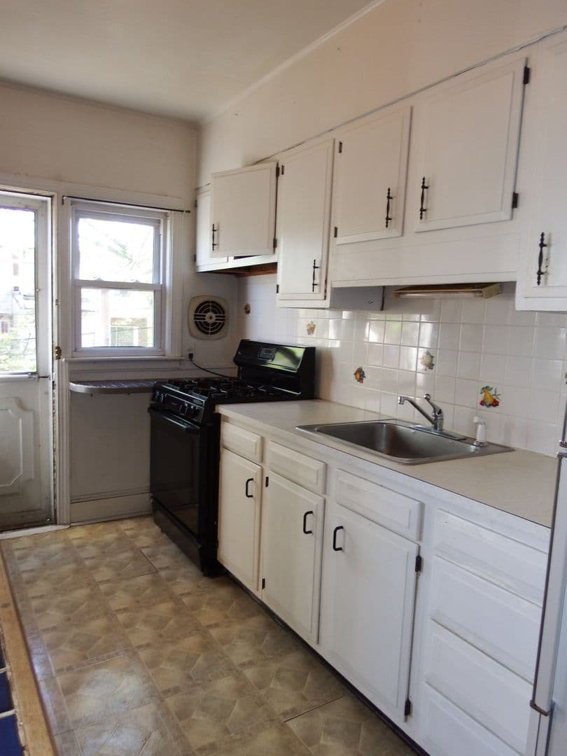 Baltimore Apartment: 907 Chestnut Hill Ave.