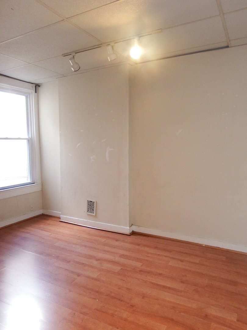 Baltimore House: 809 Powers St.