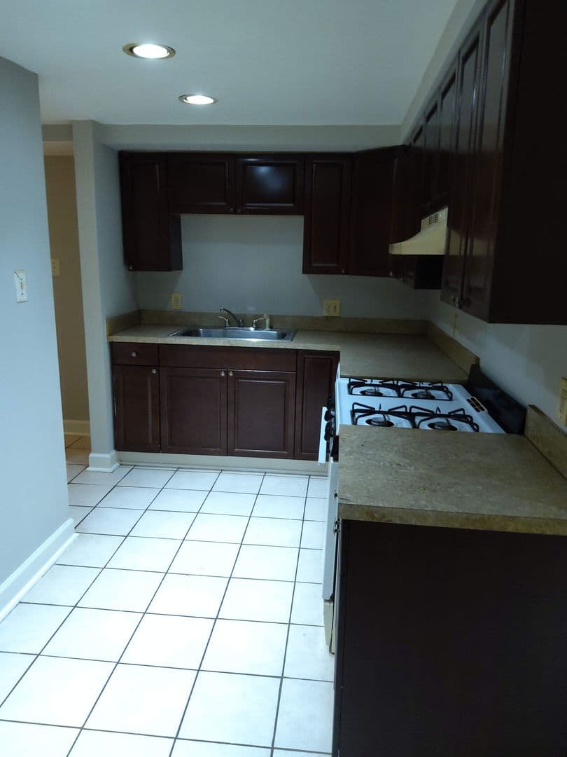 Baltimore Apartment: 3040 St. Paul St.