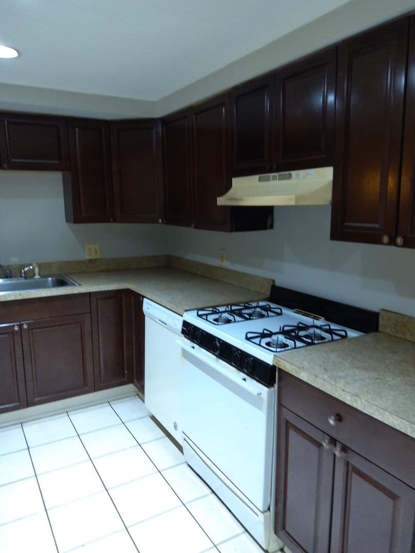 Baltimore Apartment: 3040 St. Paul St.