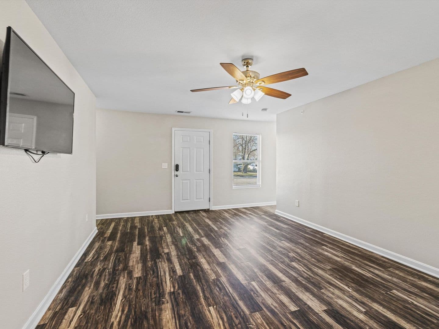 Evansville Apartment: 2010 W Indiana St