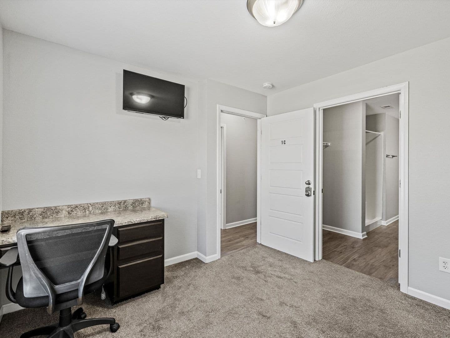 Evansville Apartment: 2010 W Indiana St