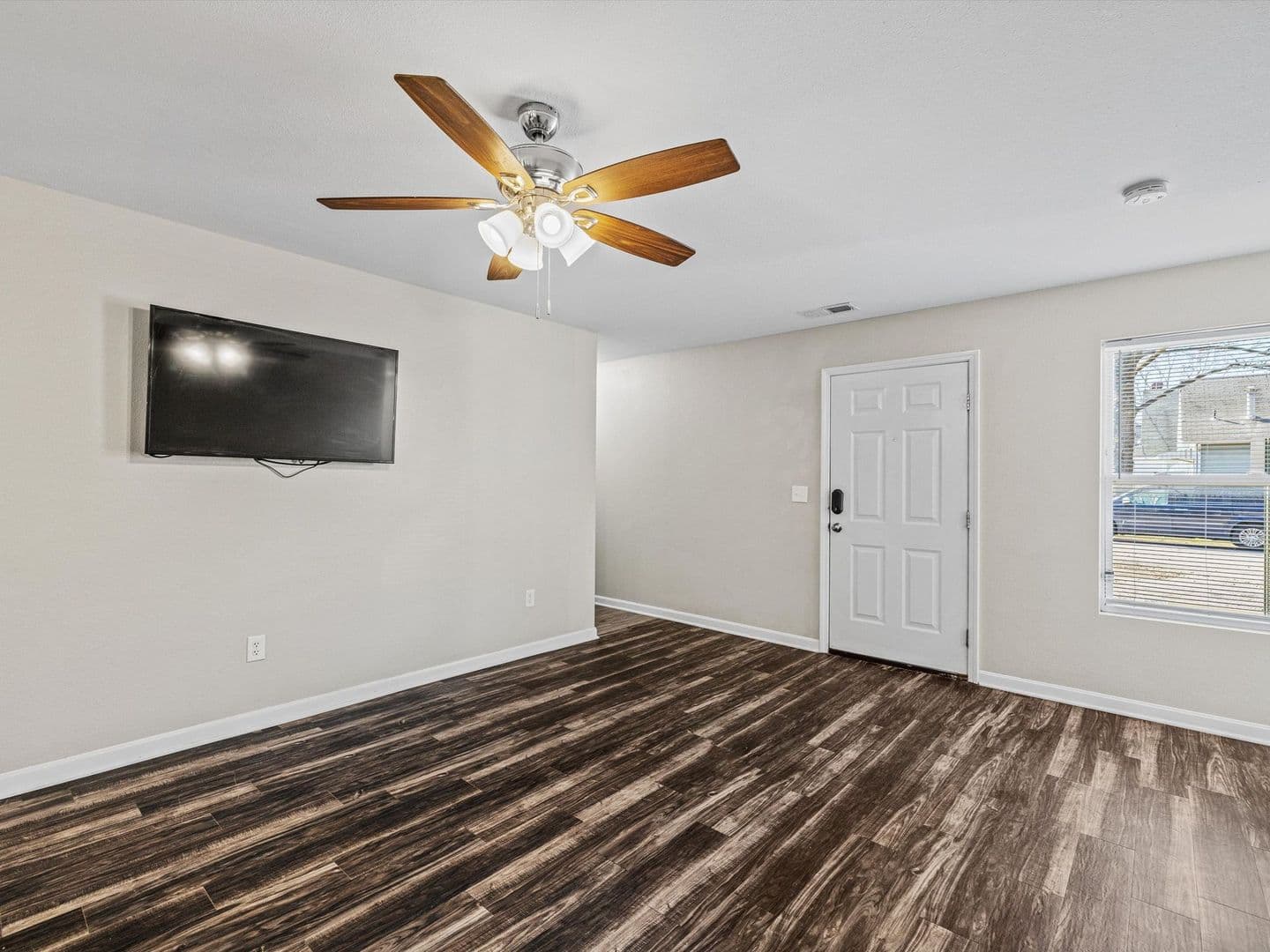 Evansville Apartment: 2010 W Indiana St