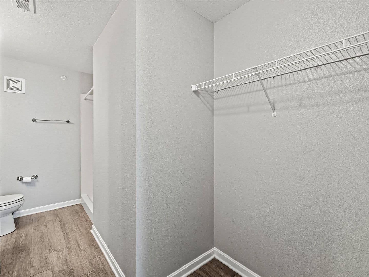 Evansville Apartment: 2010 W Indiana St