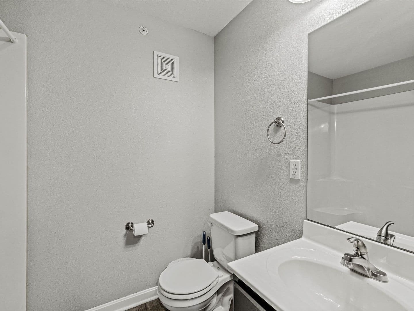 Evansville Apartment: 2010 W Indiana St