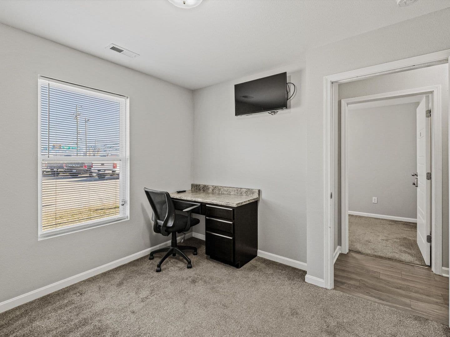 Evansville Apartment: 2010 W Indiana St