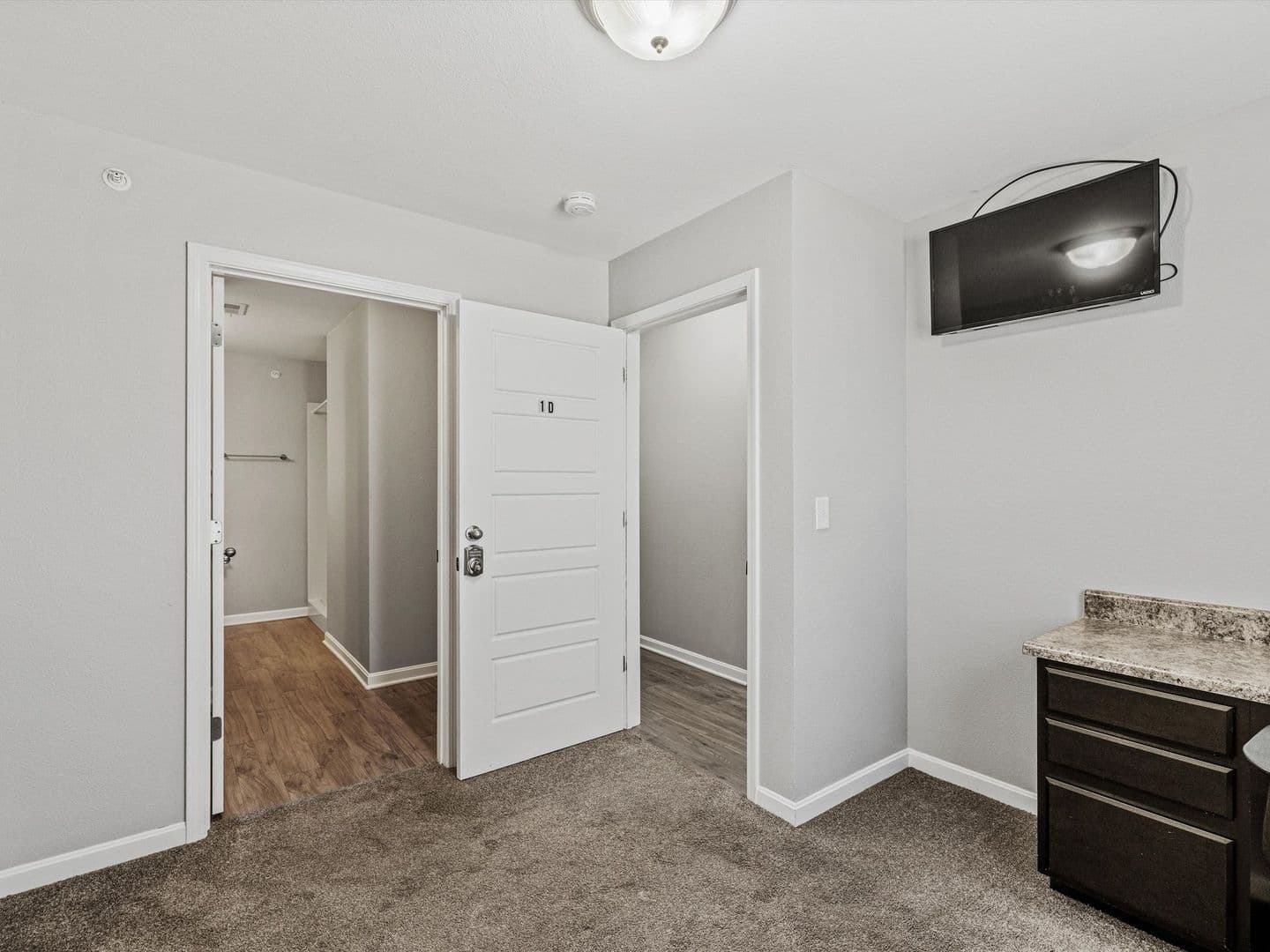 Evansville Apartment: 2010 W Indiana St