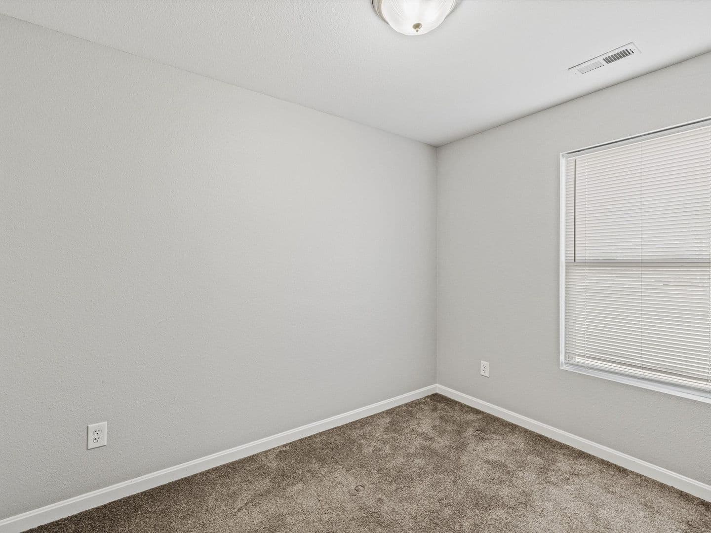 Evansville Apartment: 2010 W Indiana St