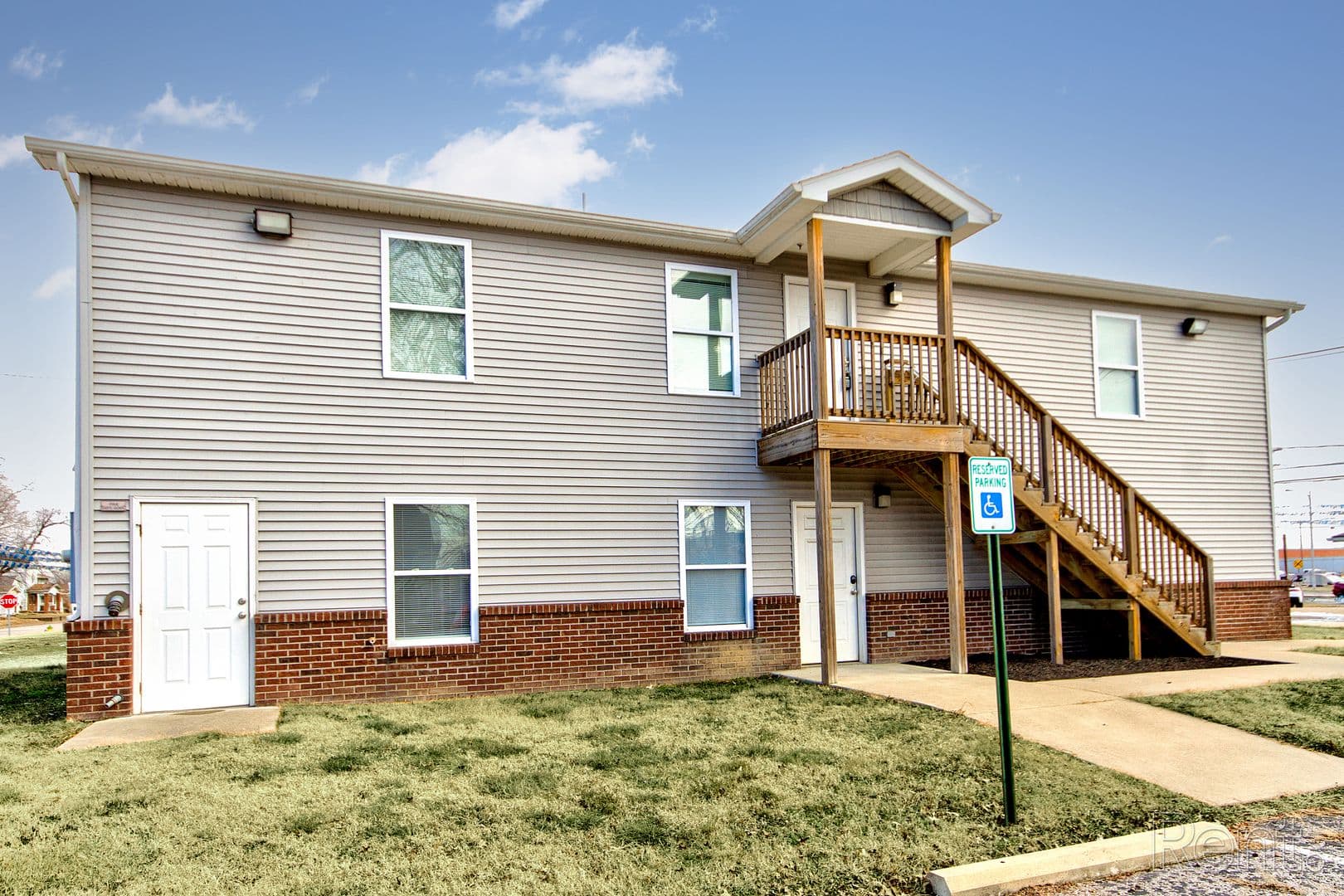 Evansville Apartment: 2010 W Indiana St