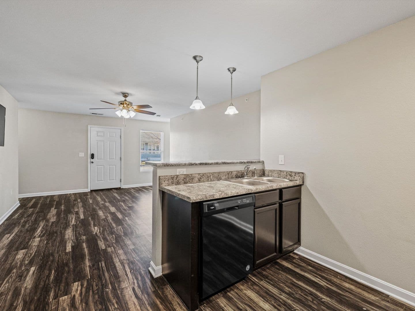 Evansville Apartment: 2010 W Indiana St