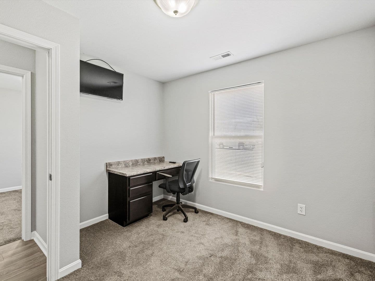 Evansville Apartment: 2010 W Indiana St