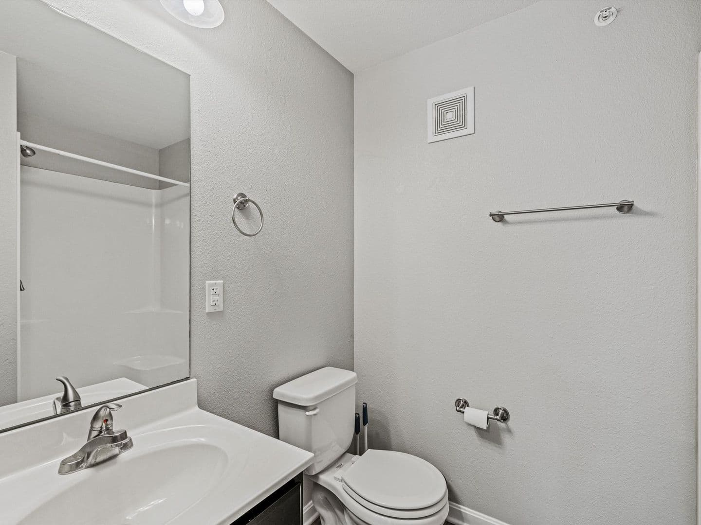 Evansville Apartment: 2010 W Indiana St