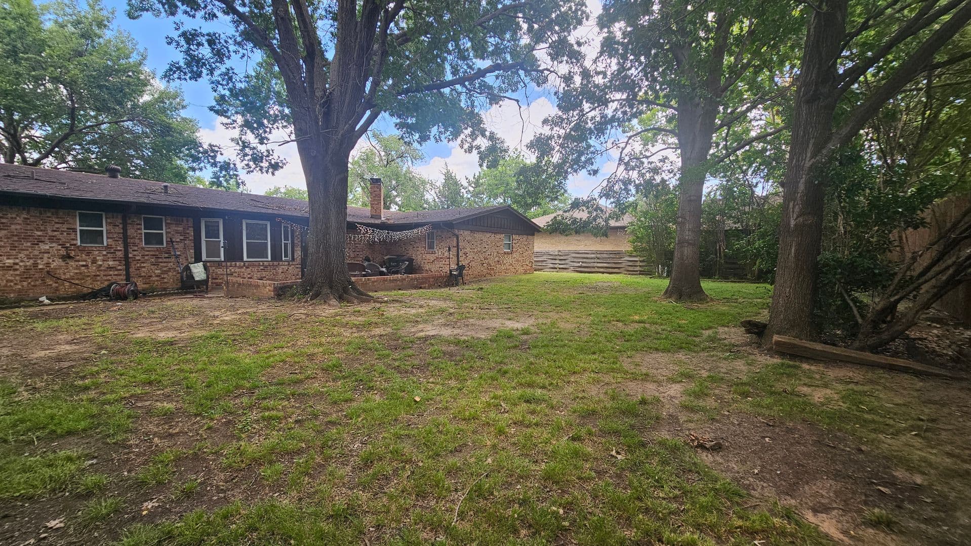 Denton House: 425 Mimosa Dr