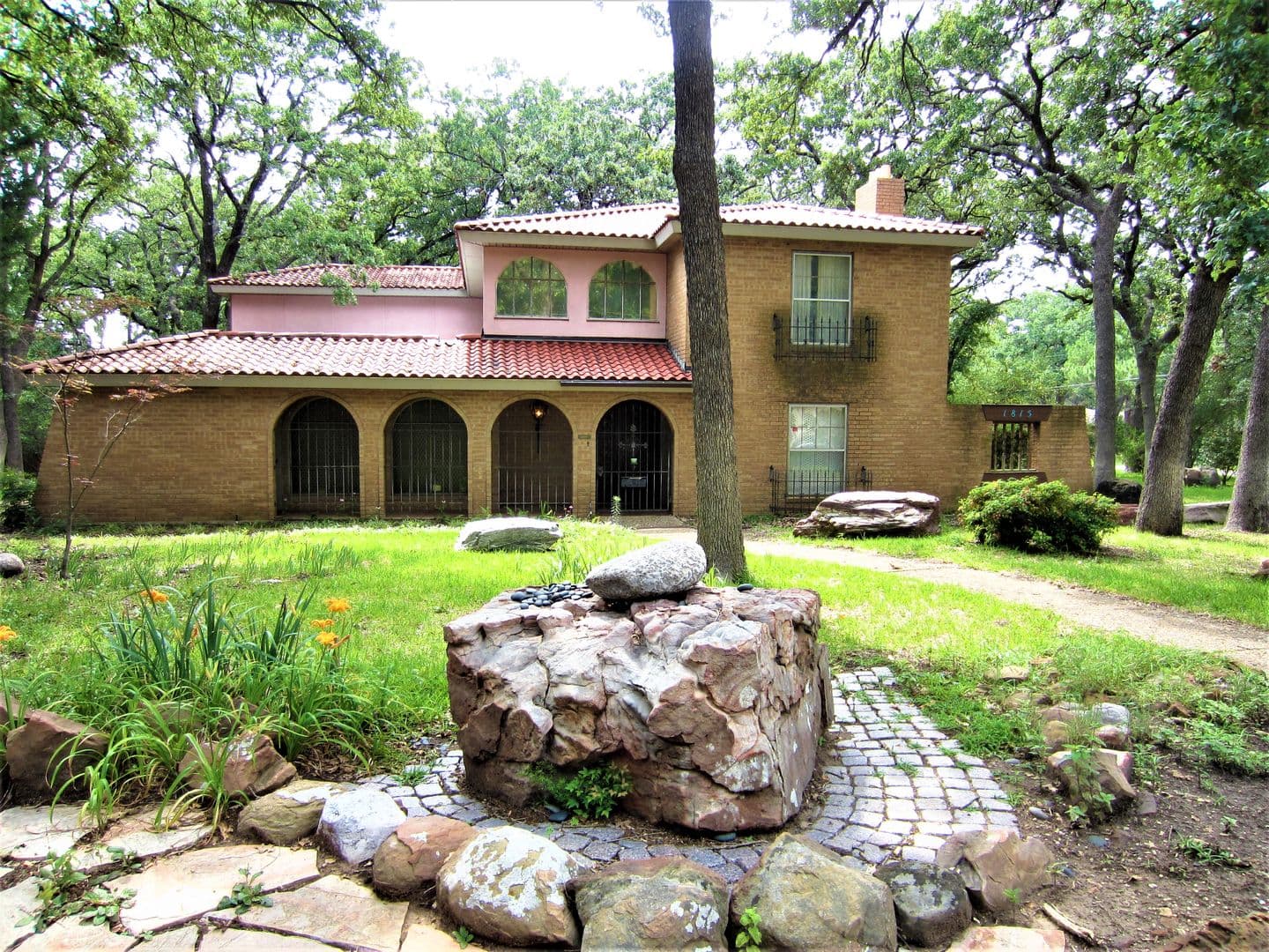 Denton Apartment: 1815 Greenwood Dr