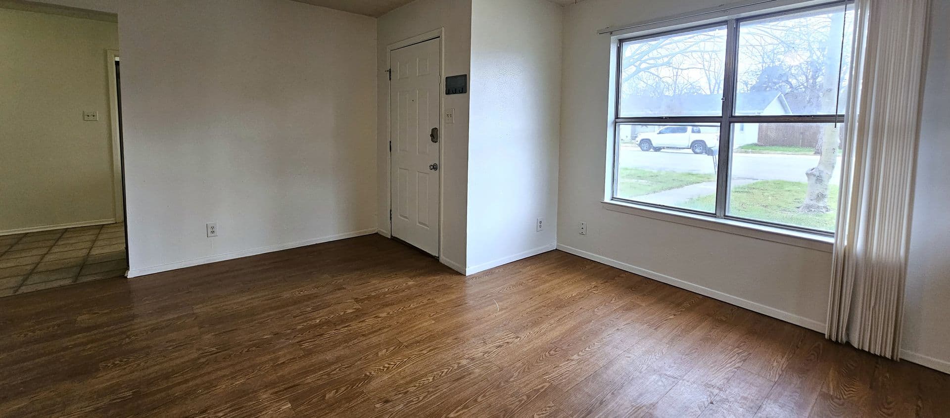Denton Apartment: 1000 - 1002 Mulkey Ln.