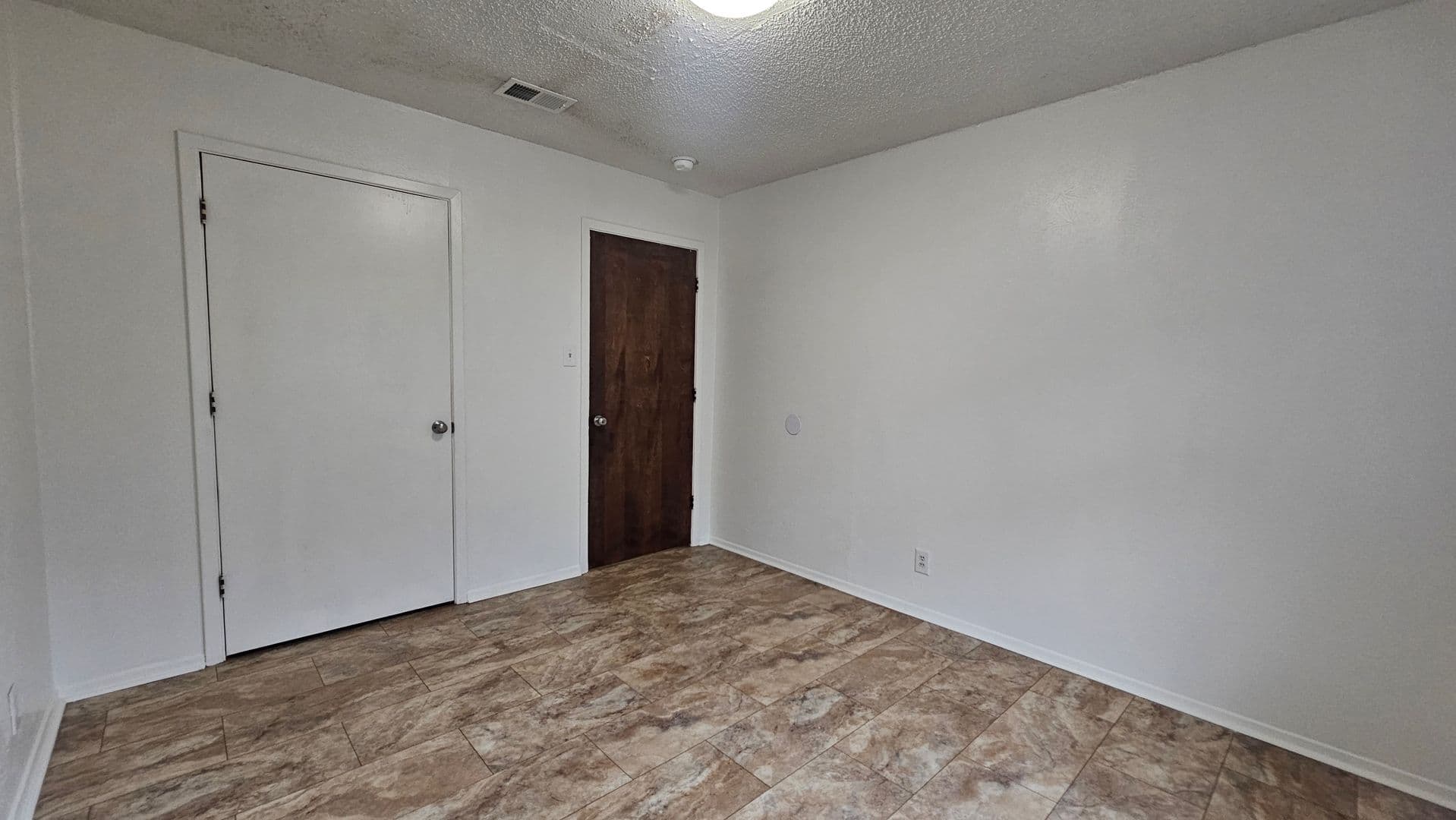 Denton Apartment: 1000 - 1002 Mulkey Ln.