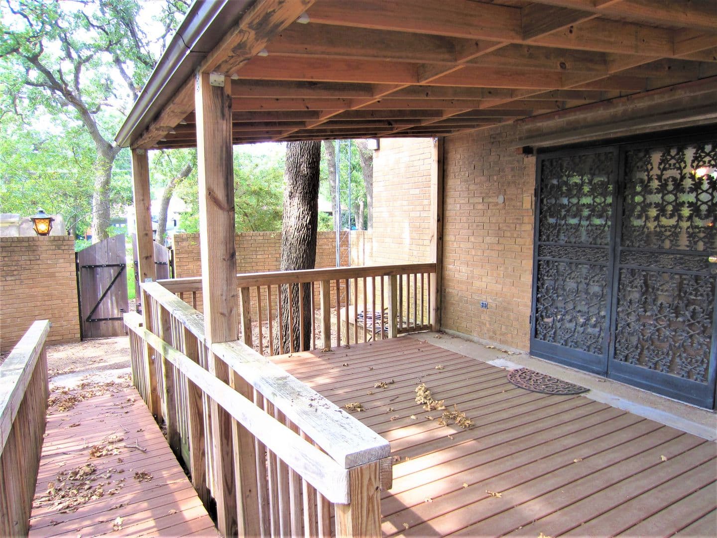 Denton Apartment: 1815 Greenwood Dr