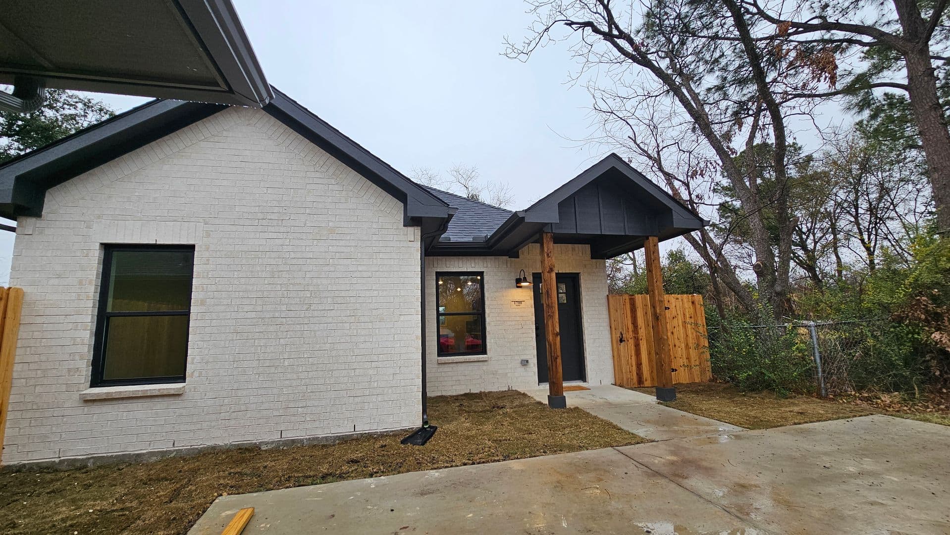Denton Apartment: 1700 Kendolph Dr
