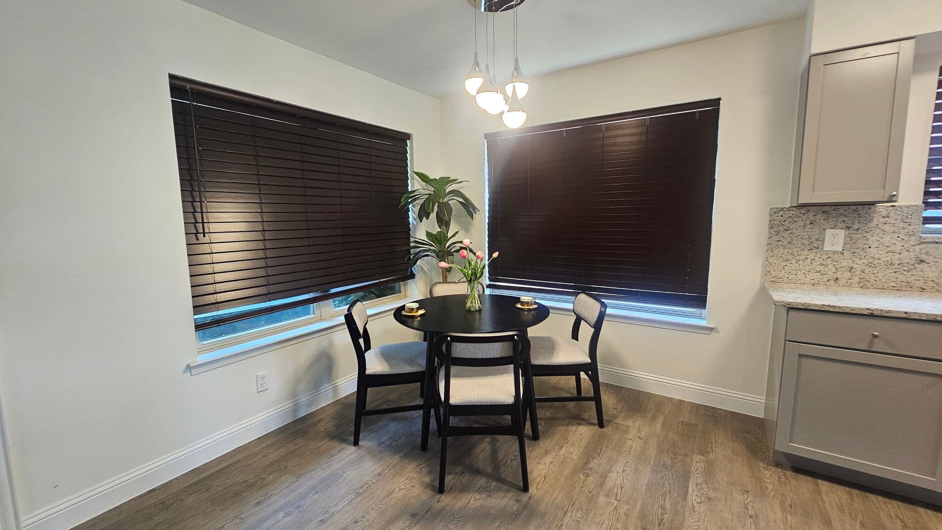 Lewisville House: 1619 Glenhill Ln