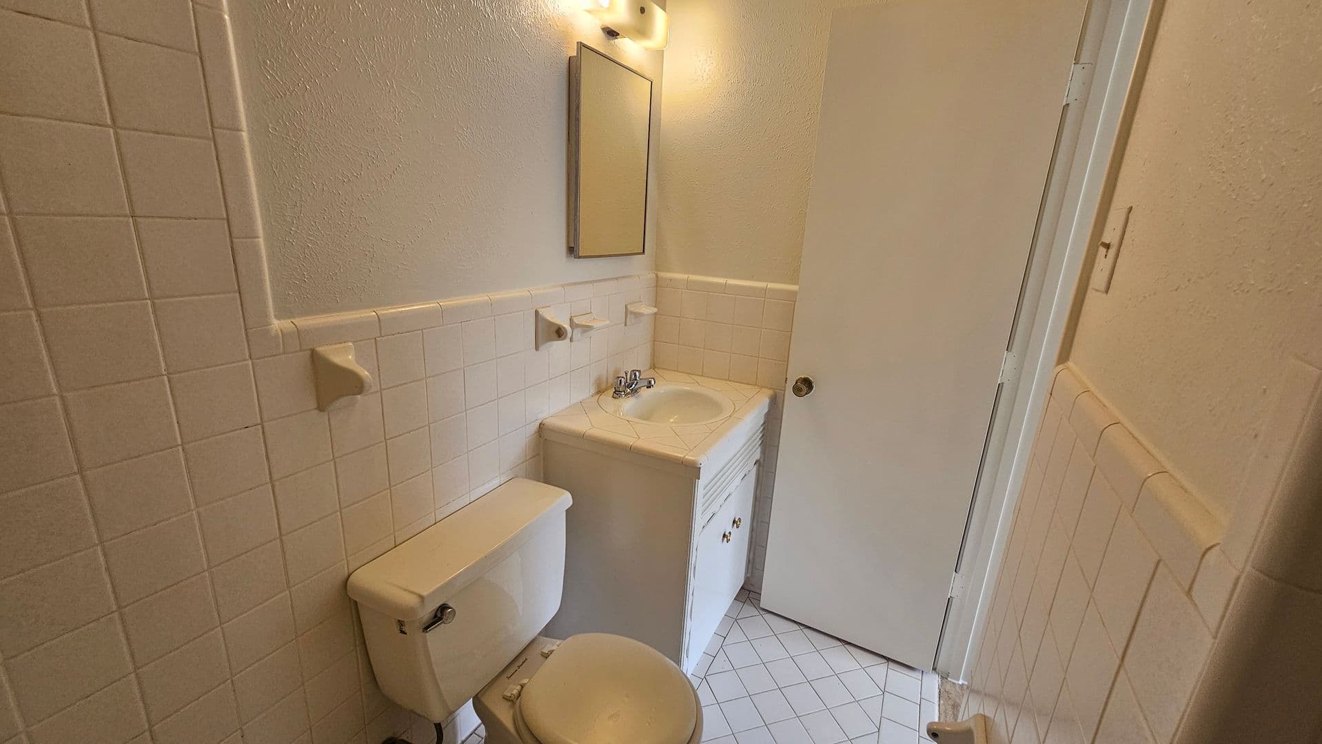 Denton Apartment: 1908 Westridge St.